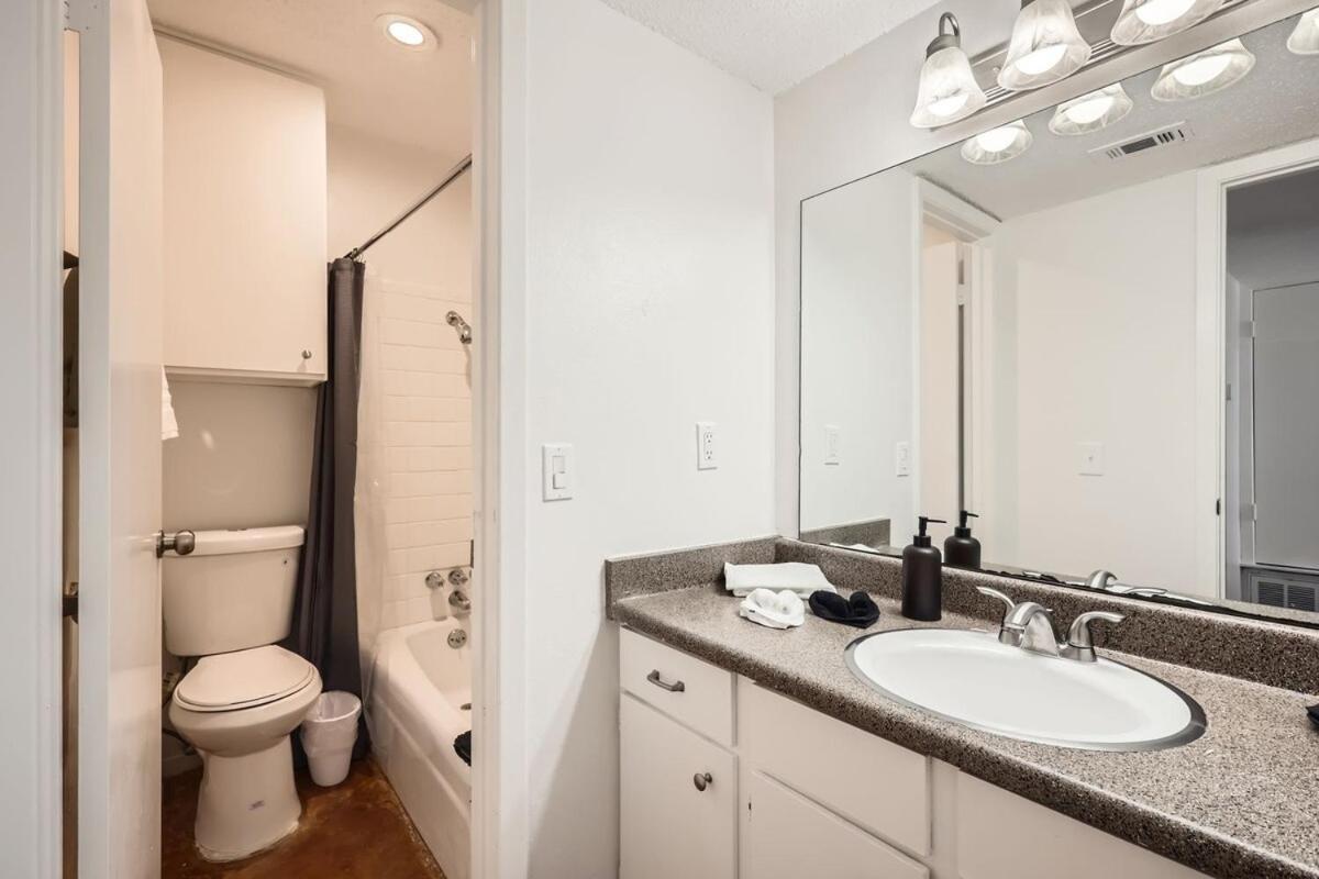 Your Comfy King Suite Getaway - Sleeps 4 - Pool, Prkg Austin Exterior photo