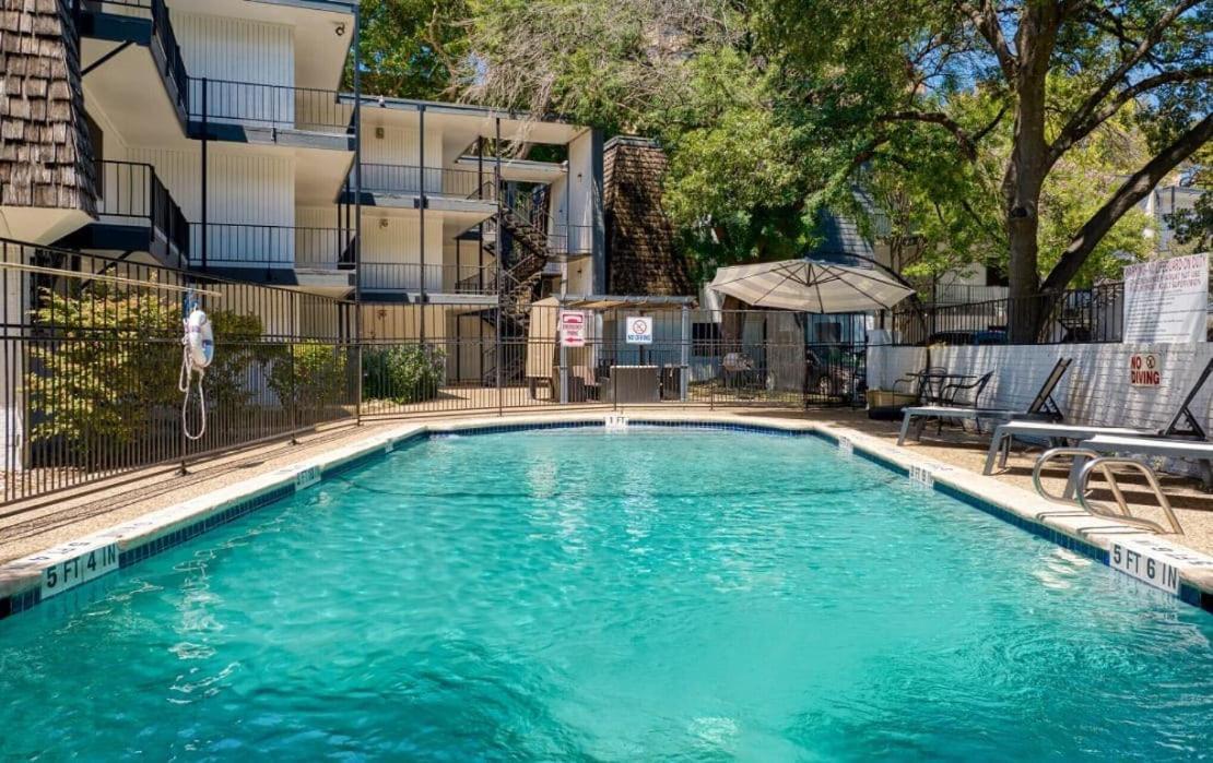 Your Comfy King Suite Getaway - Sleeps 4 - Pool, Prkg Austin Exterior photo