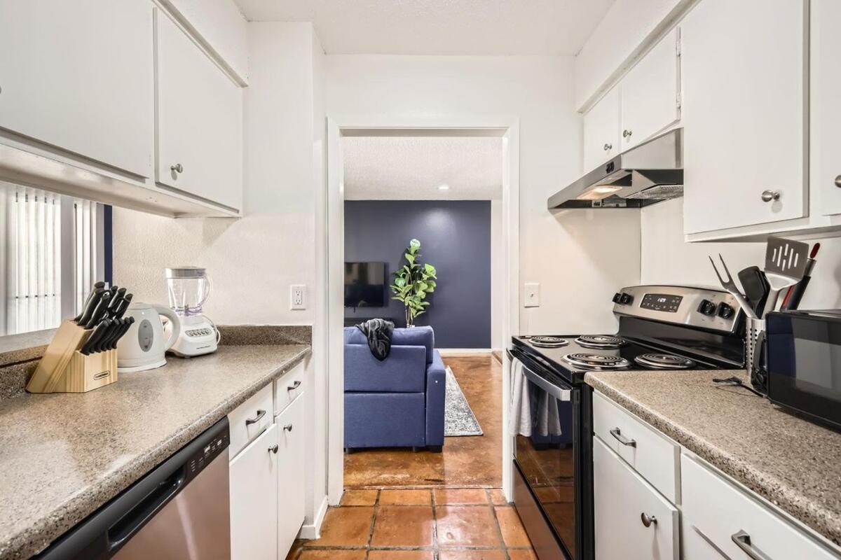 Your Comfy King Suite Getaway - Sleeps 4 - Pool, Prkg Austin Exterior photo